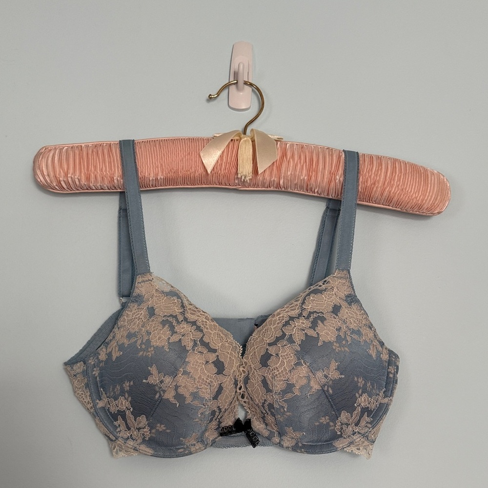 Victoria’s Secret Dream Angels Push-up Bra in Blue and Ivory Lace